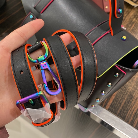 Michael Kors Manhattan Medium Leather Satchel - Picture 8 of 9